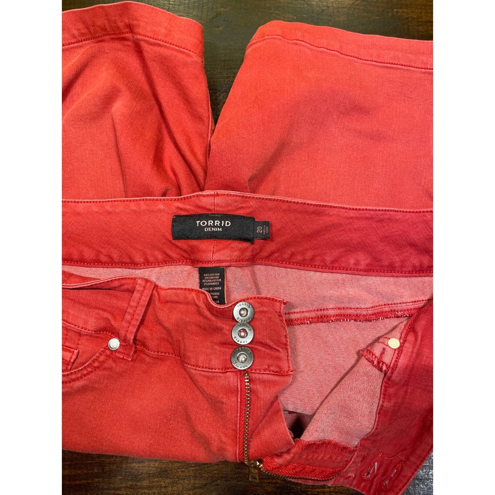 Torrid Denim Red Bermuda Stretch Shorts Plus Sz 20 Cropped‎ Mid Rise Casual - Picture 3 of 5